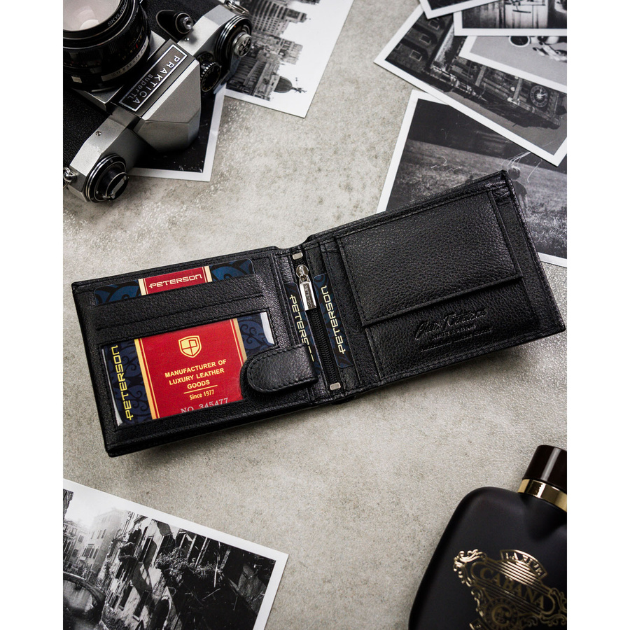 Zestaw prezentowy: skórzany, poziomy portfel męski w czarnym kolorze z systemem RFID i pasek ze skóry ekologicznej - Peterson