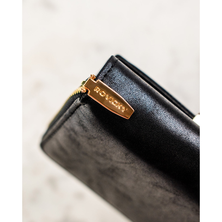 Średni portfel damski ze skóry ekologicznej w czarnym kolorze, model mieszczący dowód rejestracyjny - Rovicky