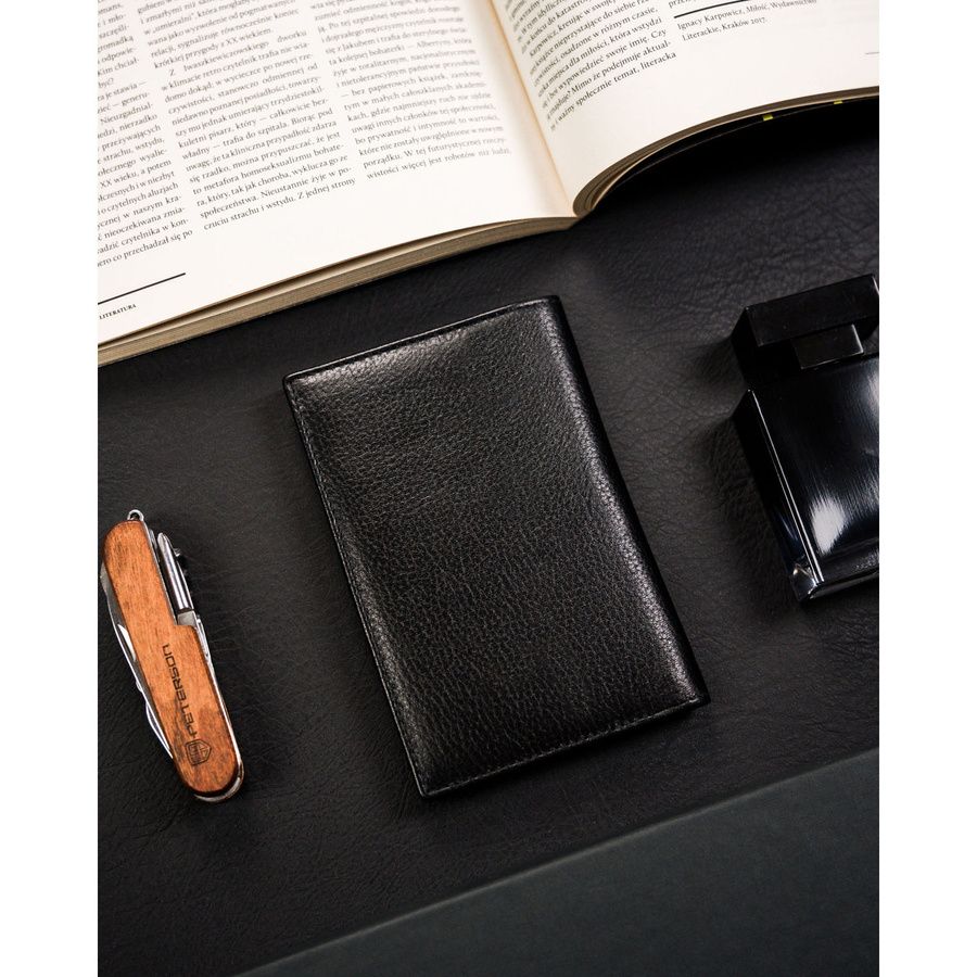 Czarne etui na karty i paszport bez zapięcia zewnętrznego wykonane ze skóry naturalnej - 4U Cavaldi