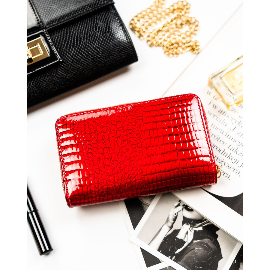 Duży, czerwony portfel damski ze skóry ekologicznej z tłoczeniem na wzór skóry krokodyla - Peterson