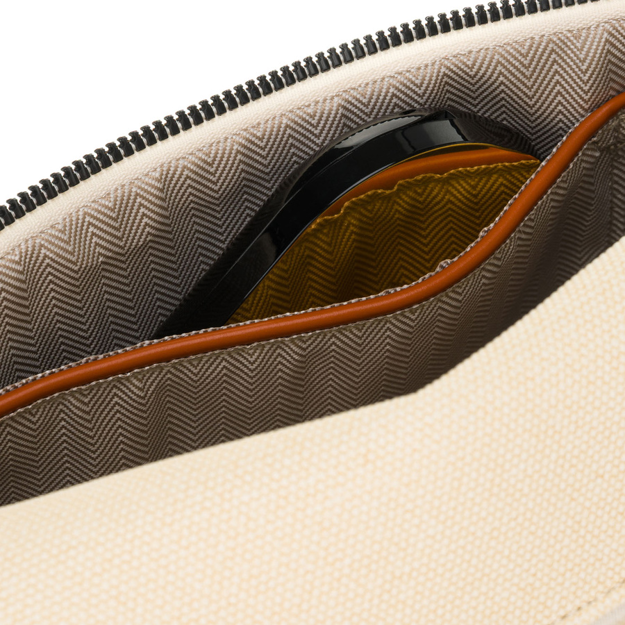 Saszetka damska w kolorze ecru z brązowymi elementami, zamykana suwakiem - Peterson