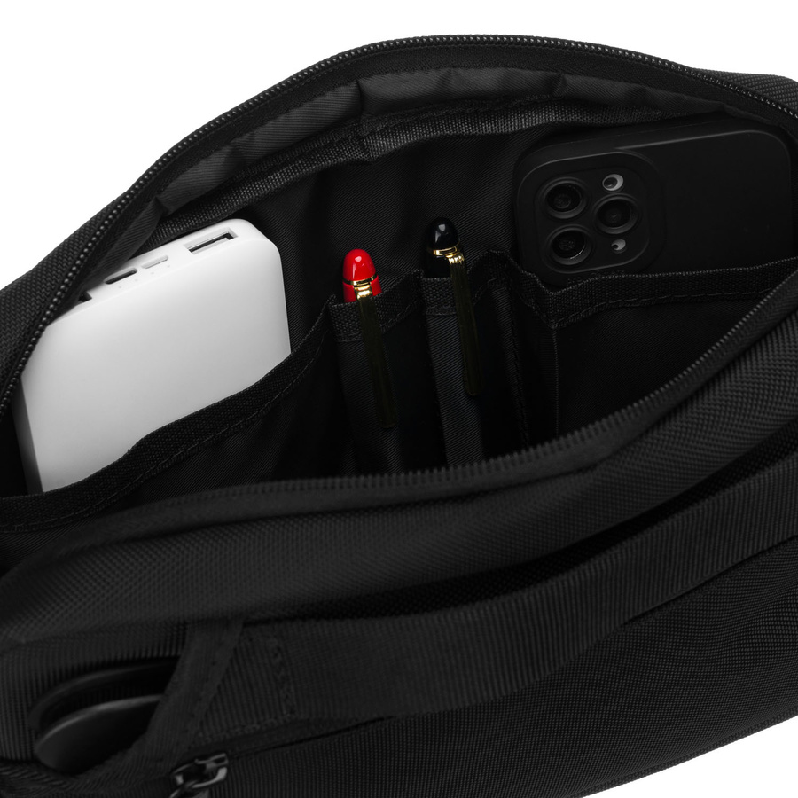 Sportowa saszetka w czarnym kolorze zamykana suwakiem, dwukomorowa - Peterson