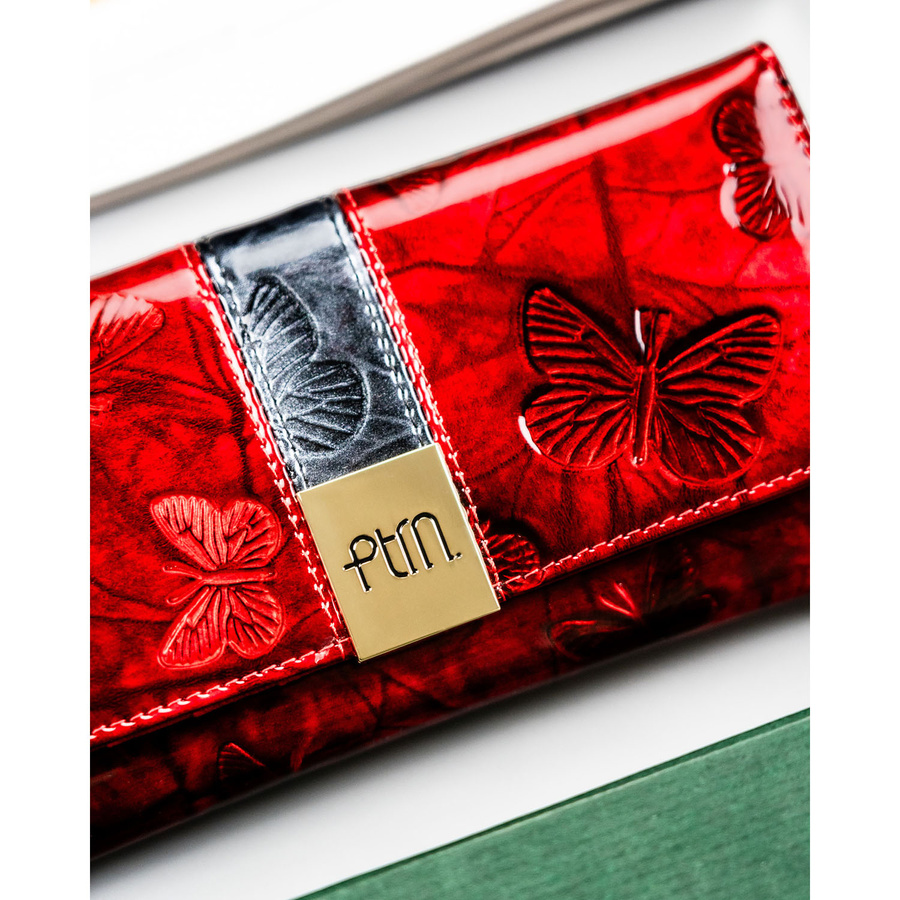 Lakierowany portfel damski ze skóry naturalnej w czerwonym kolorze - Peterson