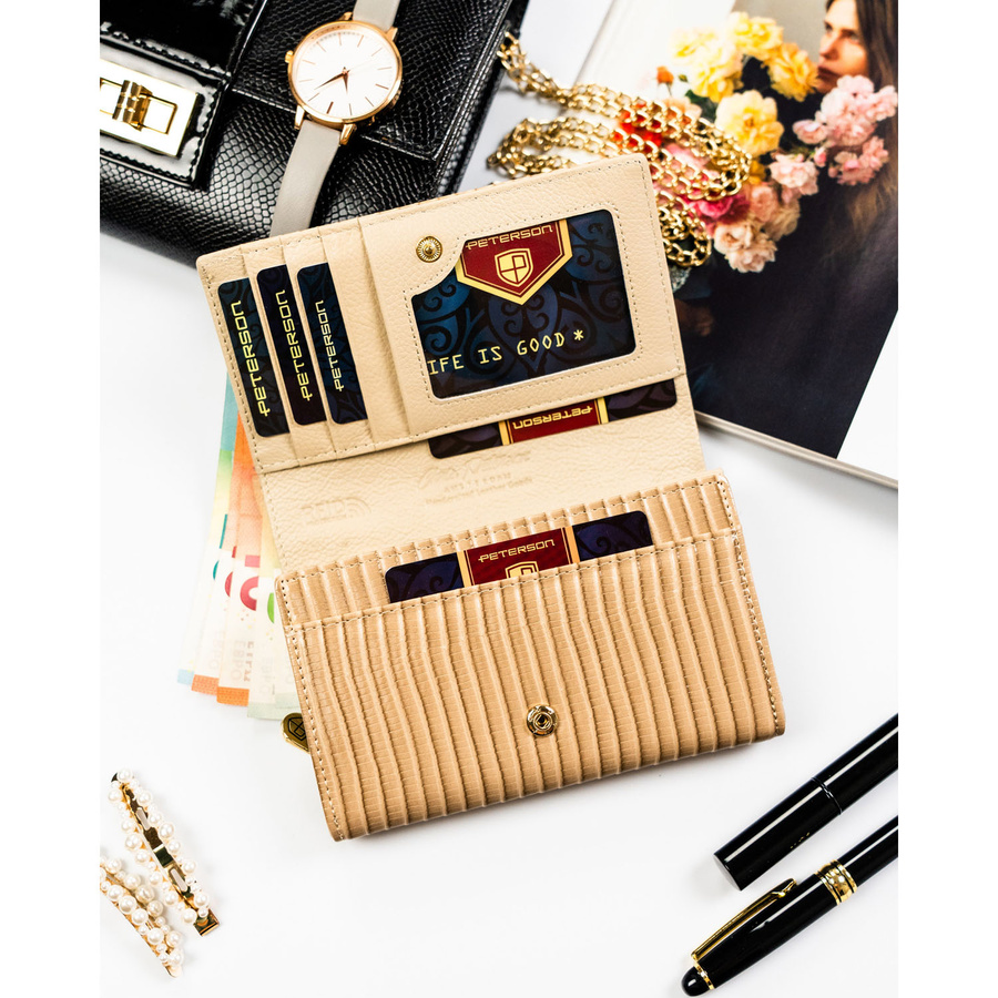 Portfel damski ze skóry naturalnej i ekologicznej w beżowym kolorze ze wzorem plecionki - Peterson