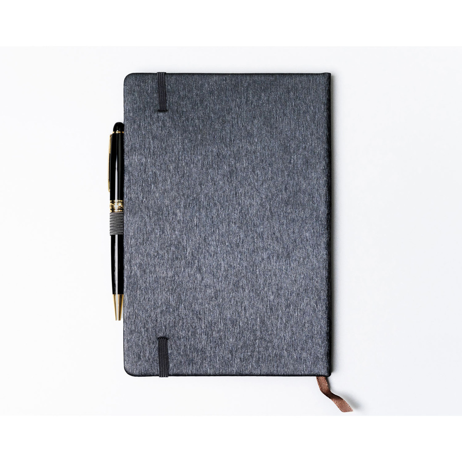 Notes w formacie A5 w szarym kolorze, wyposażony w gumkę zamykającą - Peterson