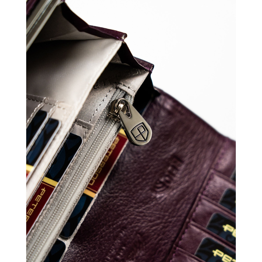 Klasyczny, duży, fioletowy lakierowany portfel damski w kwiaty Peterson