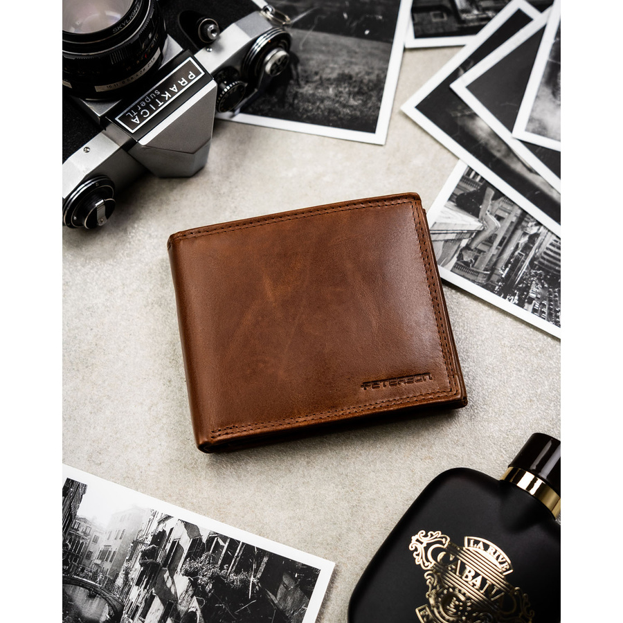 Duży, brązowy, skórzany portfel męski wyposażony w system RFID - Peterson