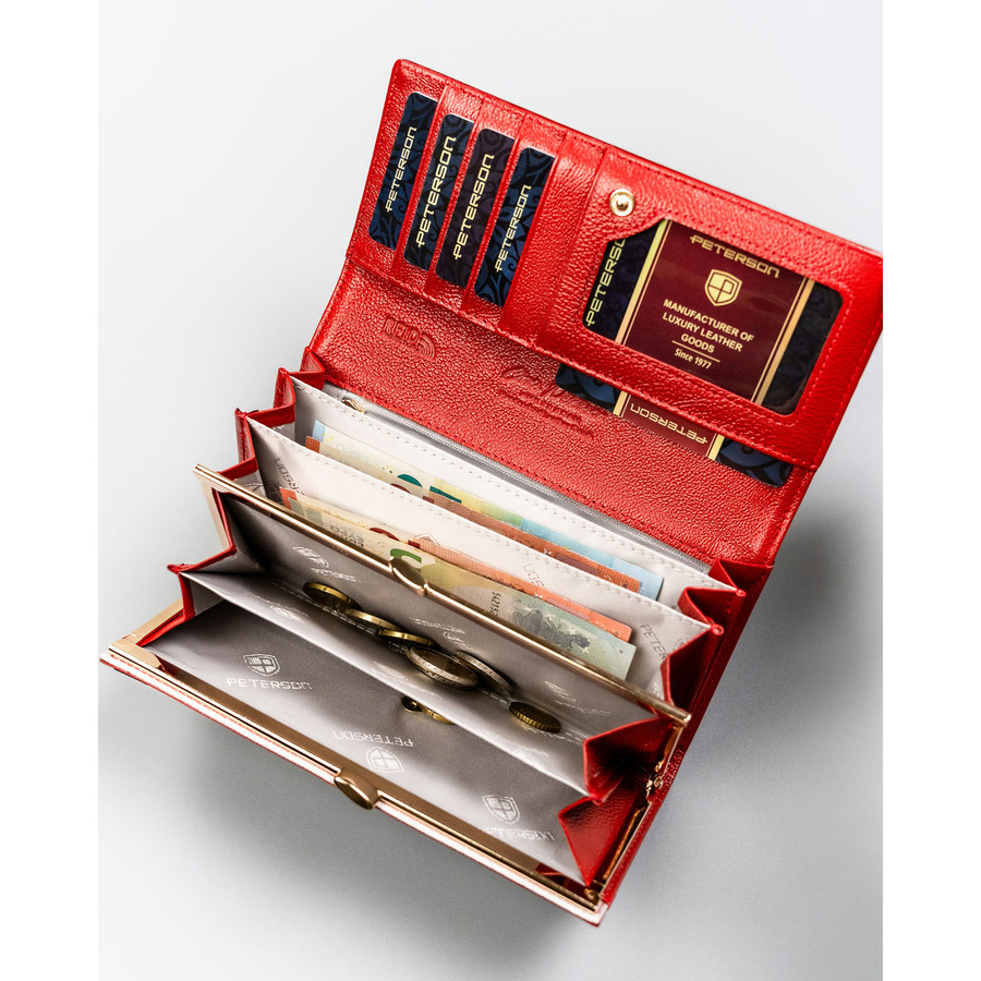 Elegancki portfel damski ze skóry naturalnej w czerwonym kolorze, zamykany zatrzaskiem i biglem - Peterson