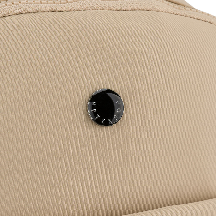 Mały plecak damski wykonany z poliestru w kolorze ecru, jednokomorowy z kieszenią zewnętrzną - Peterson