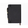 Czarny notes w formacie A5 zadrukowany w kropki, wyposażony w gumkę zamykającą - Peterson