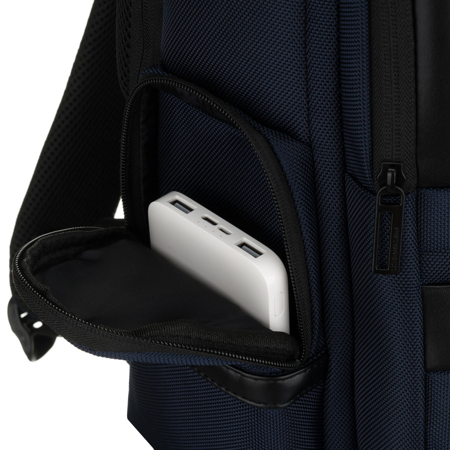 Granatowy plecak podróżny z kieszenią na laptopa do 14 cali - Peterson