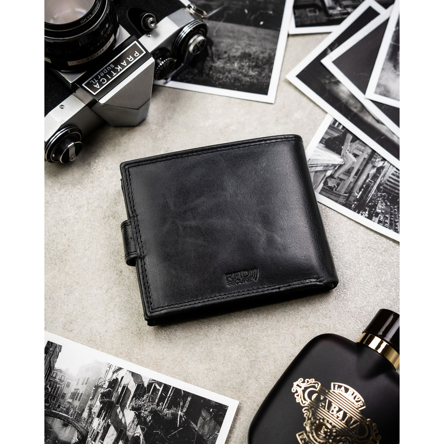Skórzany portfel męski w czarnym kolorze, wyposażony w system RFID i zamykany zatrzaskiem - Peterson