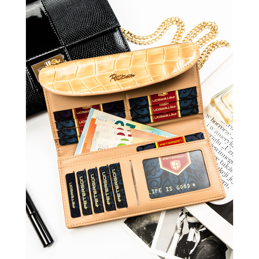 Beżowy portfel damski ze skóry ekologicznej z tłoczeniem na wzór skóry krokodyla - Peterson
