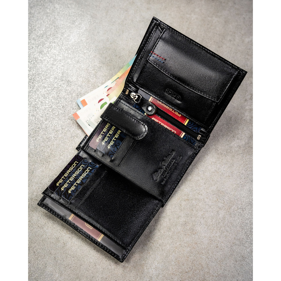 Elegancki portfel męski ze skóry naturalnej w czarnym kolorze w zestawie z brelokiem - Peterson
