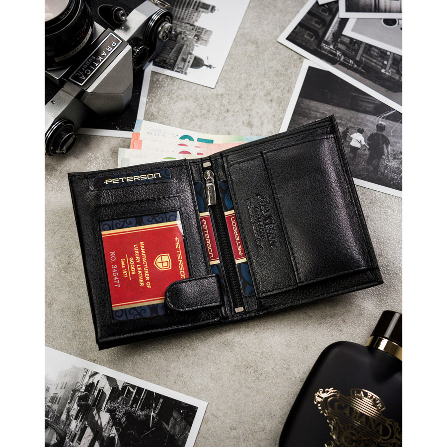 Zestaw prezentowy: skórzany, pionowy portfel męski w czarnym kolorze z systemem RFID i pasek ze skóry ekologicznej - Peterson