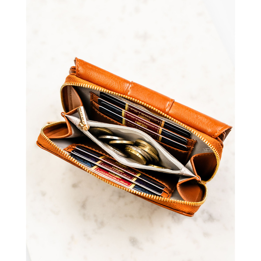 Brązowy portfel damski wykonany ze skóry ekologicznej i zamykany na zatrzask - Peterson