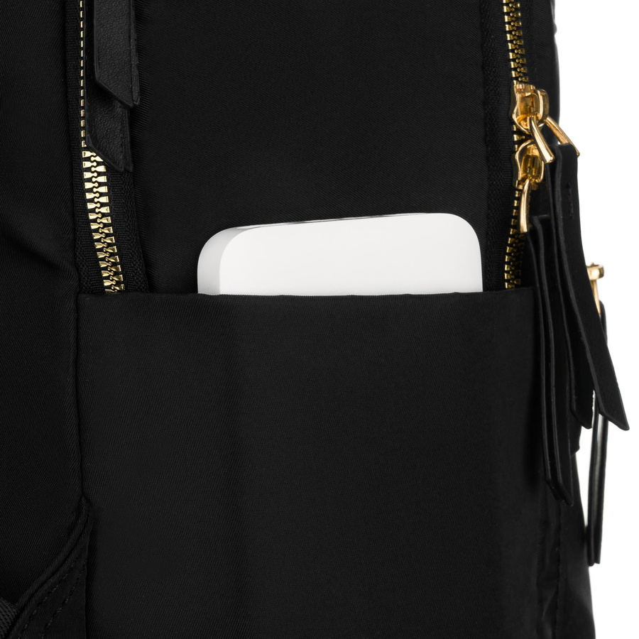 Miejski plecak damski z poliestru w czarnym kolorze, zawieszony na regulowanych szelkach - Peterson