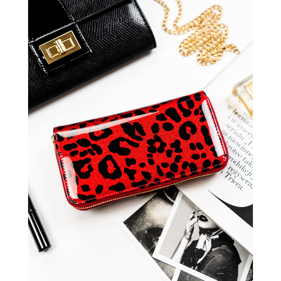 Czerwony, pionowy portfel damski ze skóry ekologicznej i naturalnej w cętki, wyposażony w system RFID - Peterson