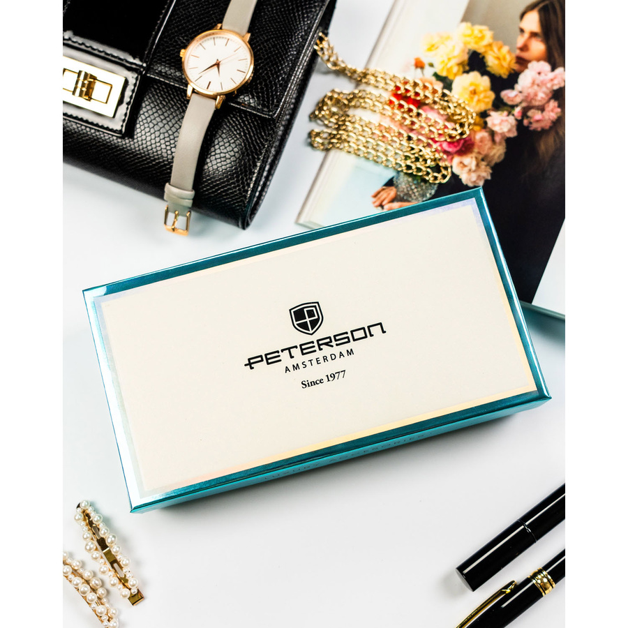 Czerwony portfel wykonany ze skóry naturalnej i ekologicznej zamykany na suwak i zatrzask - Peterson