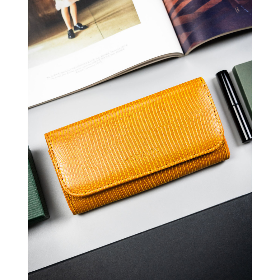 Brązowy, poziomy portfel damski ze skóry ekologicznej zamykany zatrzaskiem - 4U Cavaldi