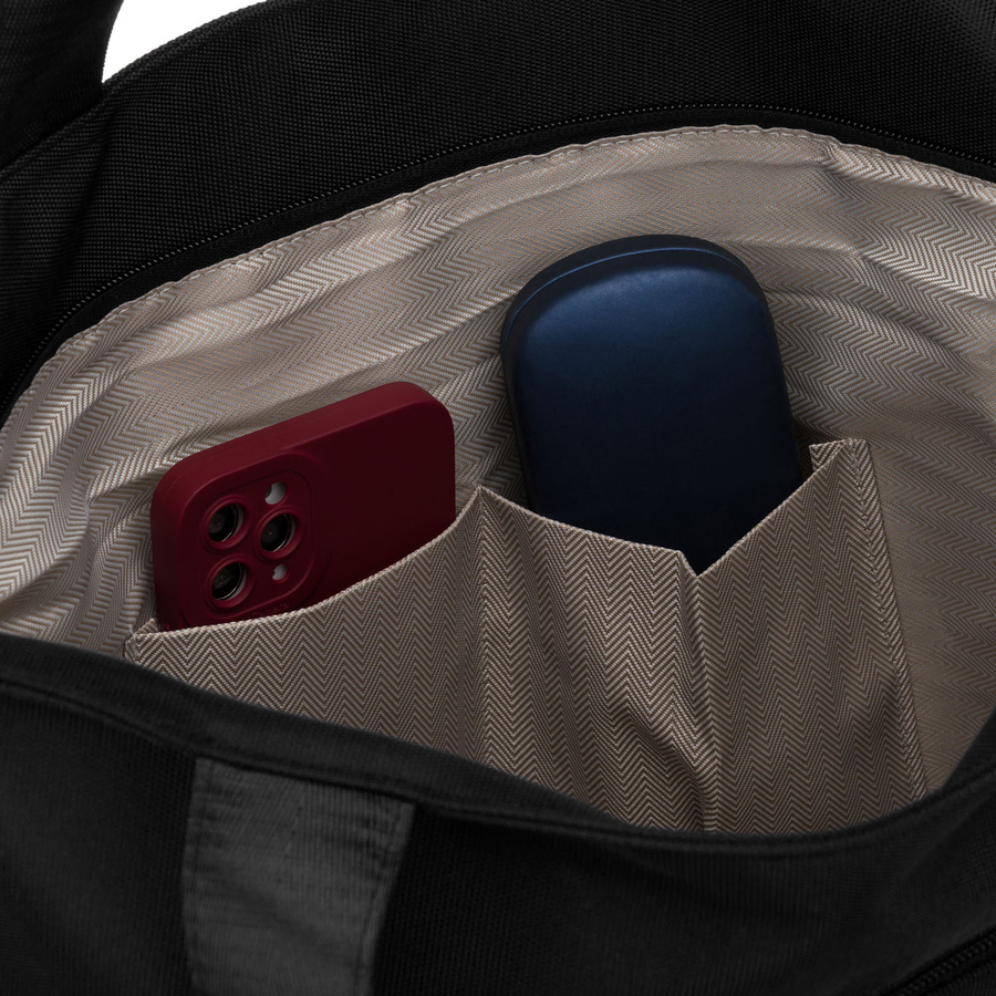 Czarna, pojemna torba damska z przegrodą na laptopa wykonana z poliestru - Peterson