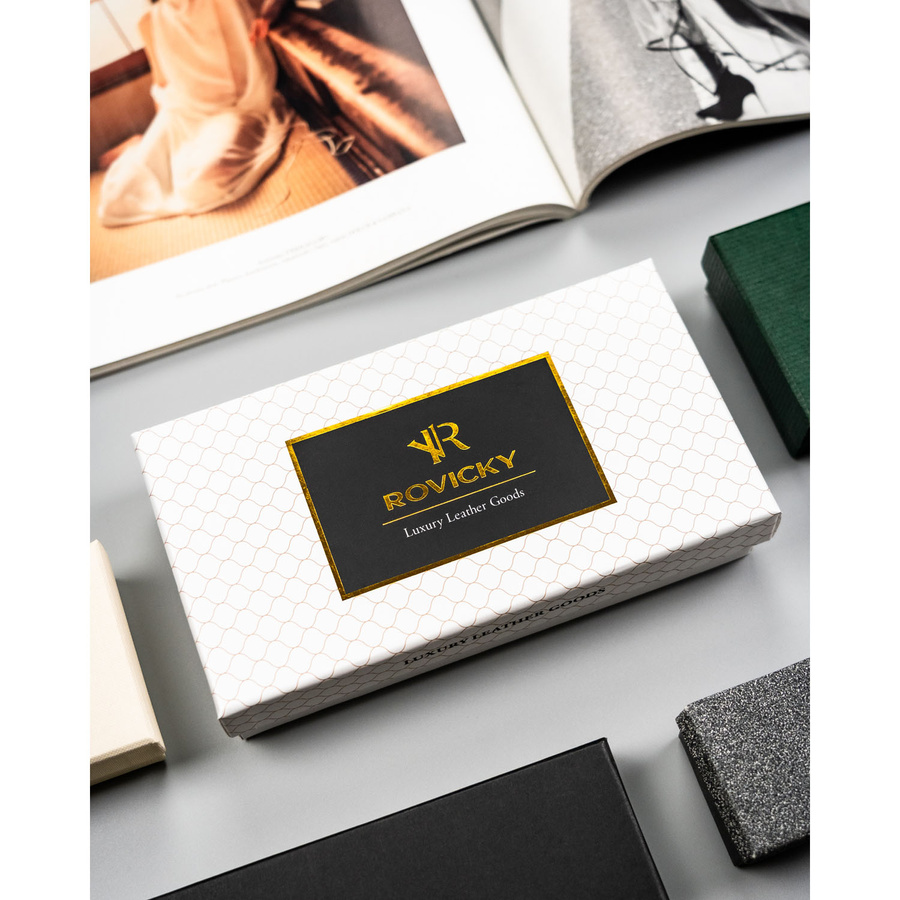 Portfel damski w typie piórnika ze skóry naturalnej i ekologicznej w czerwonym kolorze zamykany suwakiem - Rovicky