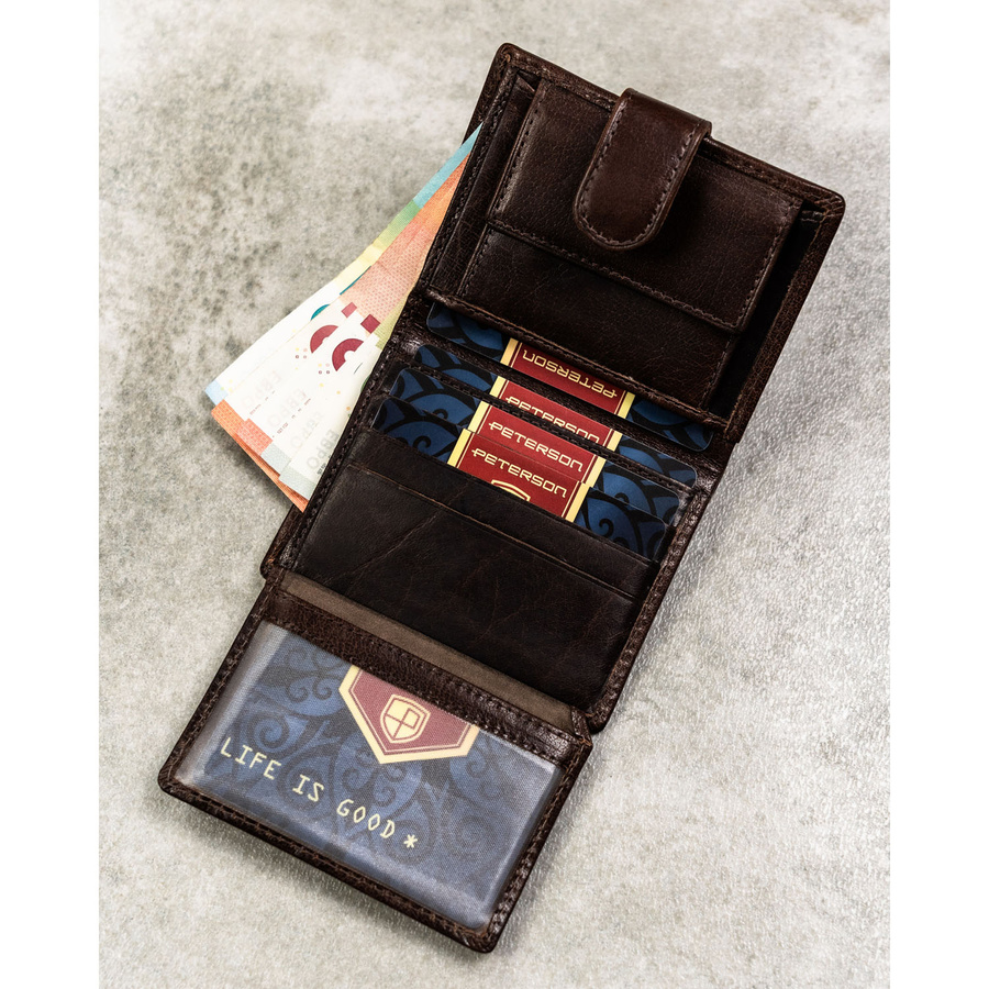 Portfel męski ze skóry naturalnej w brązowym kolorze, model zamykany zatrzaskiem - Peterson