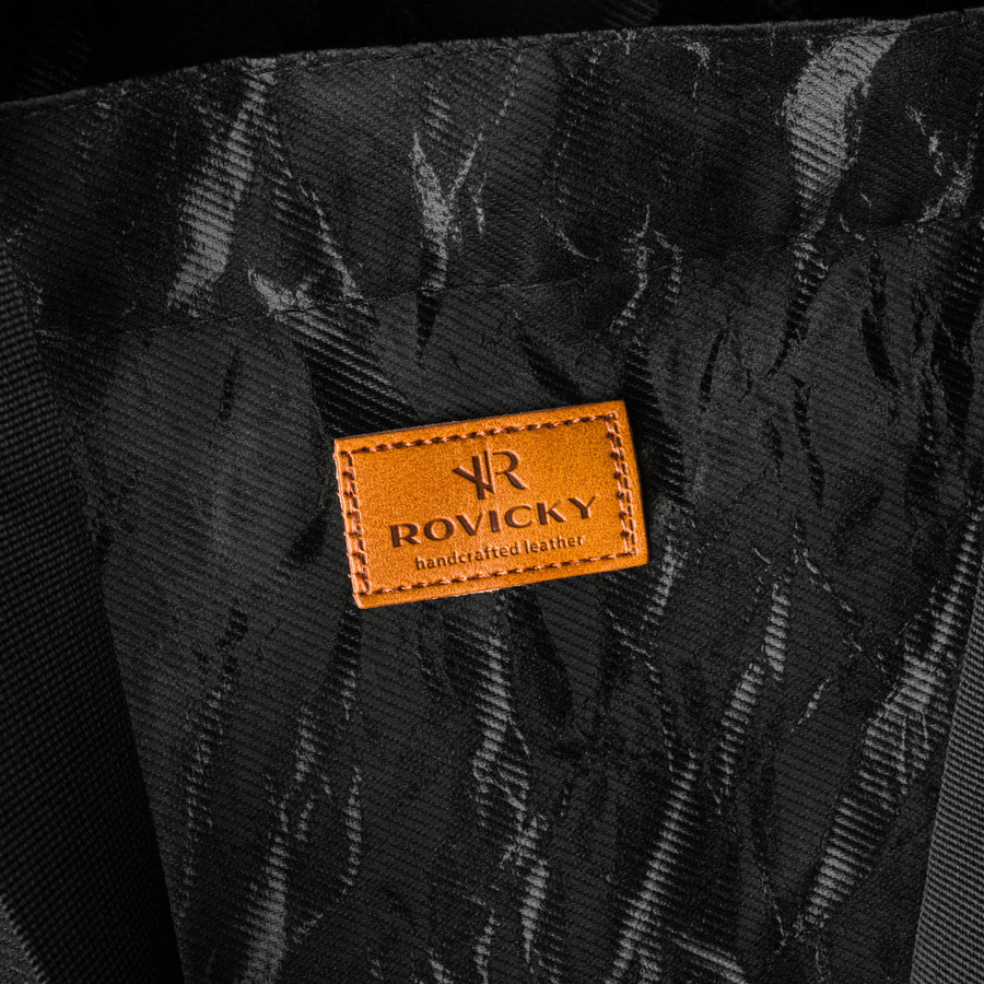 Duża torba damska w czarnym kolorze z marmurkowym wzorem, zapinana suwakiem - Rovicky