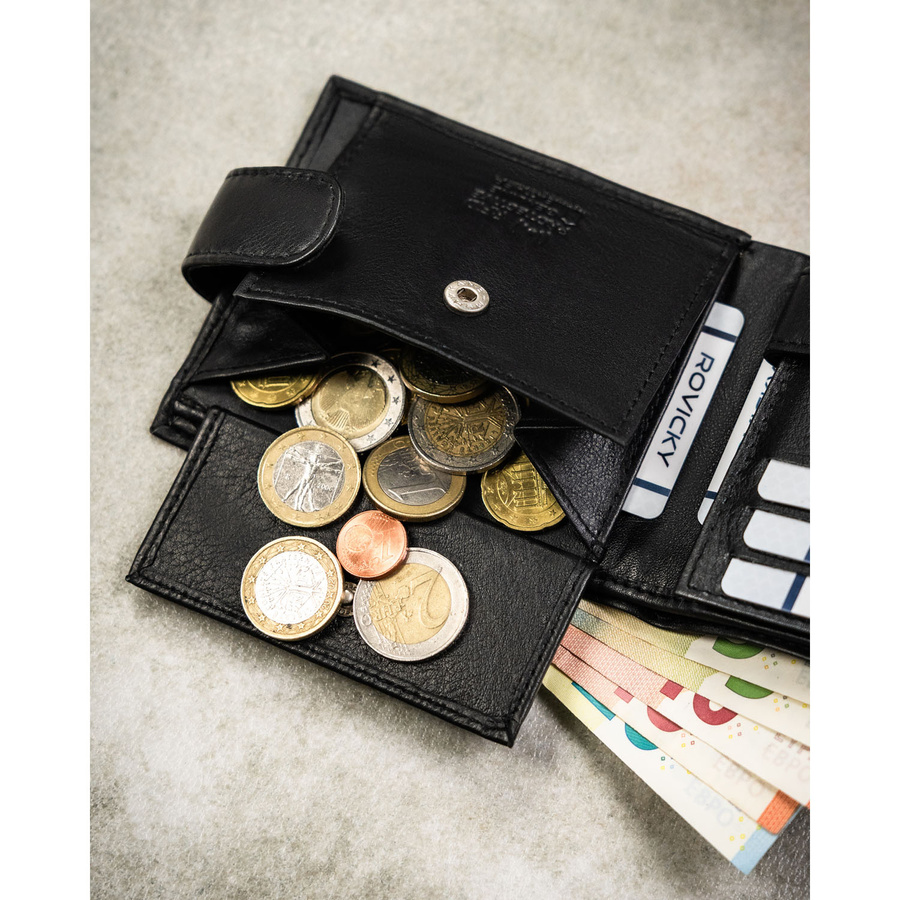 Duży, czarny portfel męski ze skóry naturalnej wyposażony w system RFID, zamykany na zatrzask - Rovicky