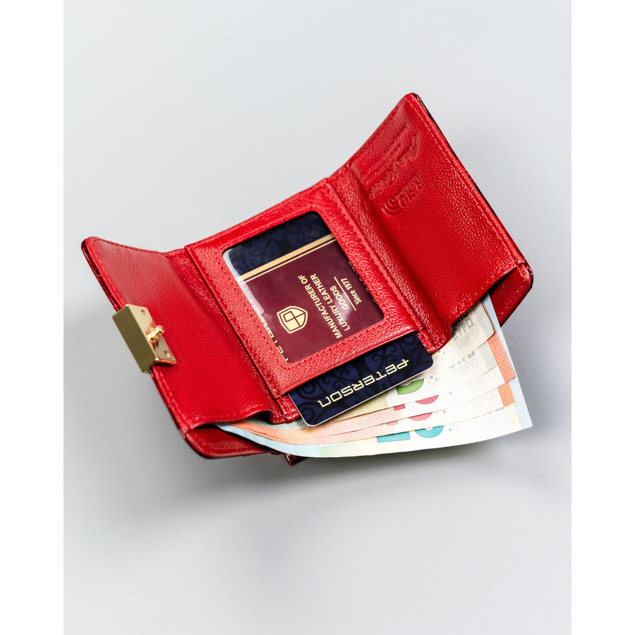 Mały, skórzany portfel damski w czerwonym kolorze zamykany na zatrzask i bigiel - Peterson