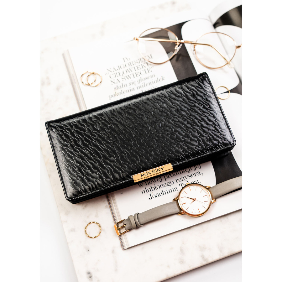 Duży portfel damski ze skóry ekologicznej w czarnym kolorze zamykany na zatrzask - Rovicky