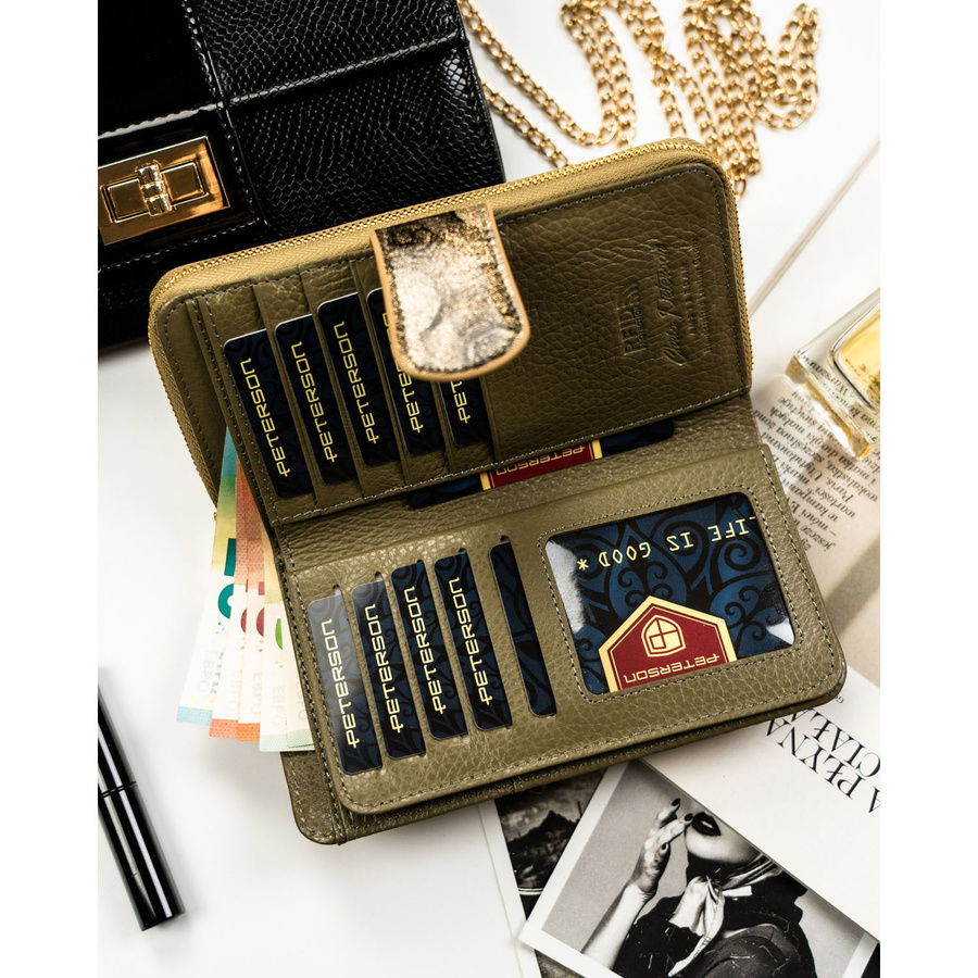 Złoty, lakierowany, duży portfel damski z kwiatowym wzorem Peterson