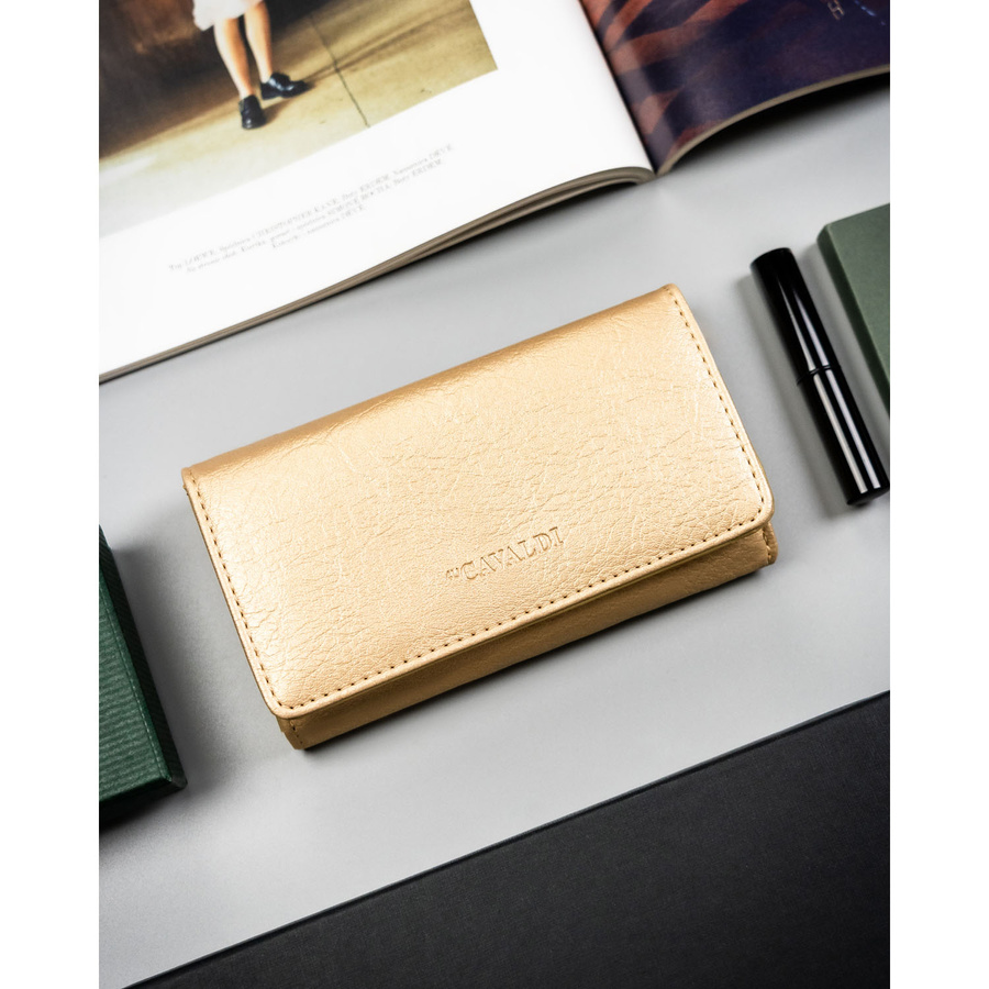 Duży portfel damski ze skóry ekologicznej w złotym kolorze, zamykany zatrzaskiem - 4U Cavaldi