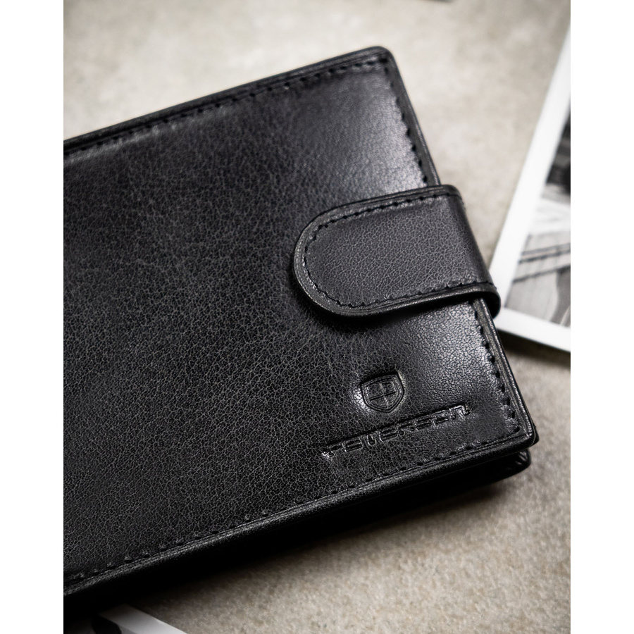 Poziomy portfel męski ze skóry naturalnej w czarnym kolorze wyposażony w system RFID - Peterson