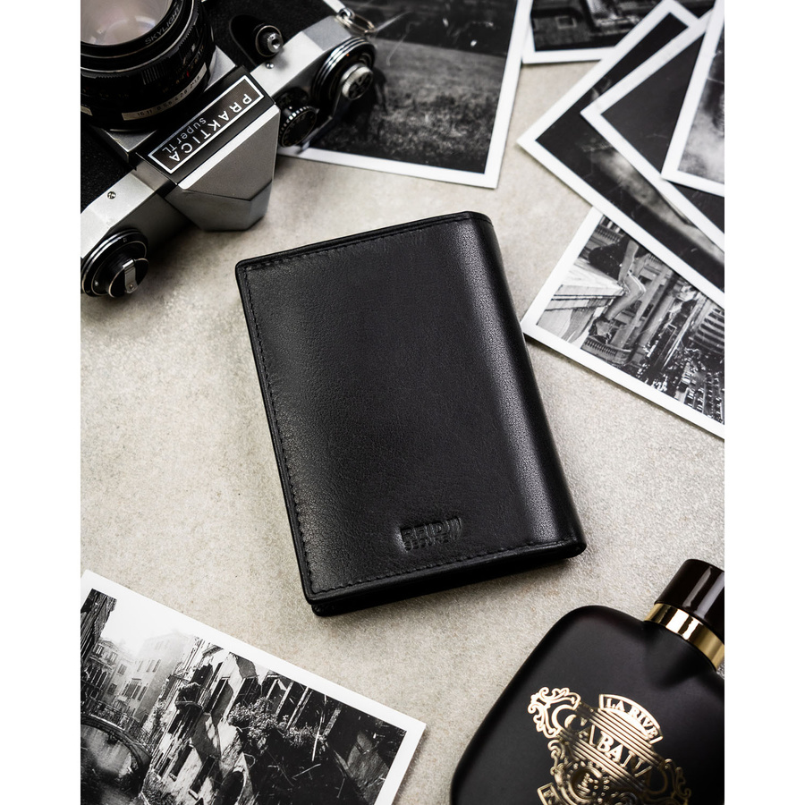 Elegancki, skórzany portfel męski w czarnym kolorze bez zapięcia zewnętrznego - Peterson