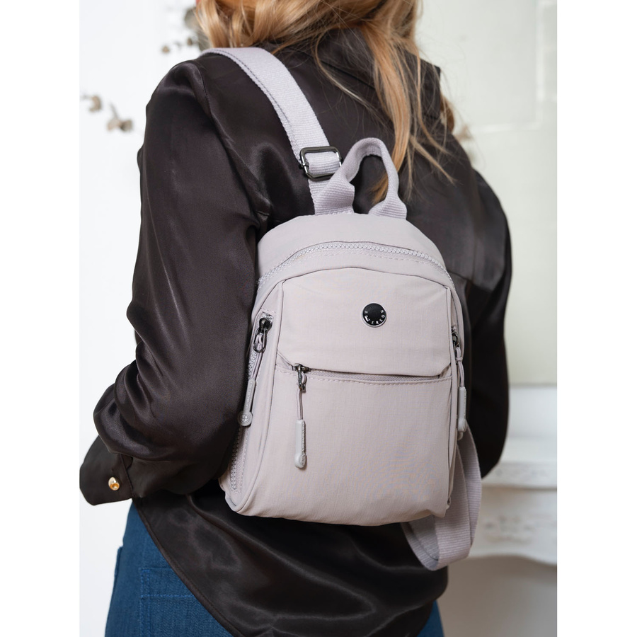 Mestský dámsky batoh z polyesteru v módnej lila farbe - Peterson