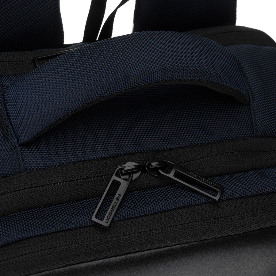 Granatowy plecak podróżny z kieszenią na laptopa do 14 cali - Peterson