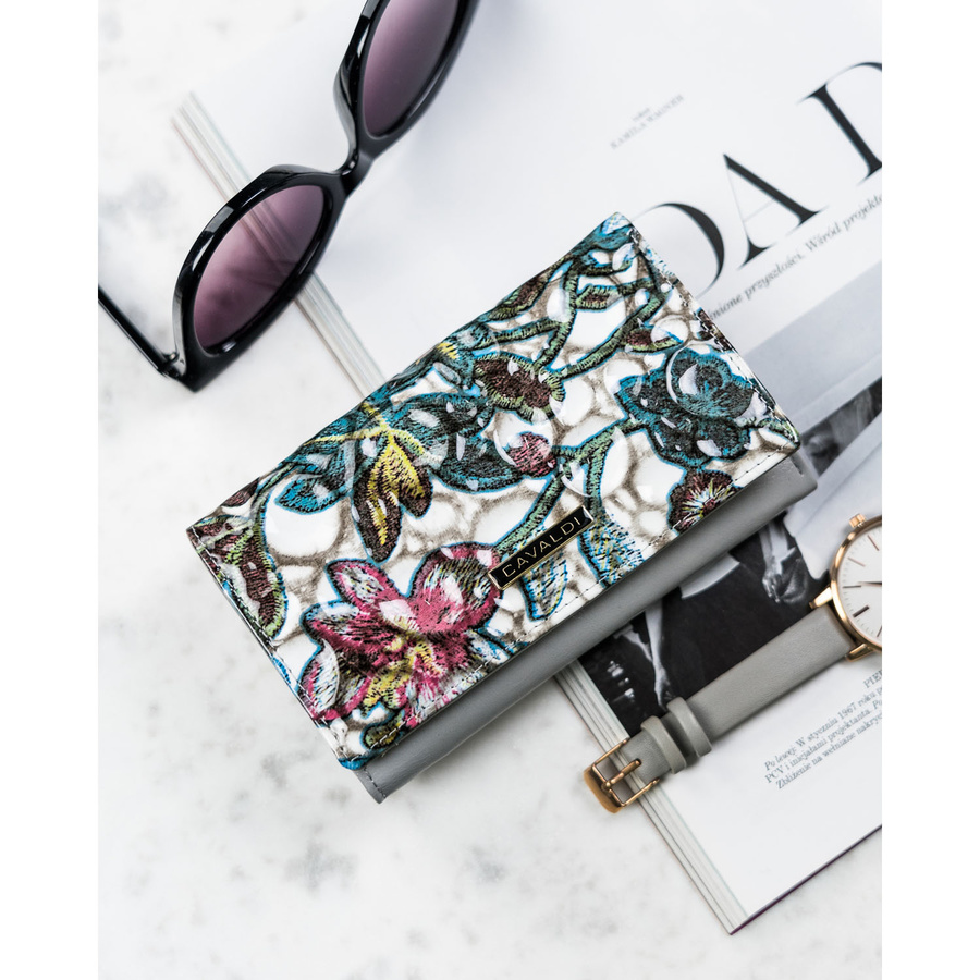 Portfel damski w kwiaty zamykany biglem i zatrzaskiem - 4U Cavaldi