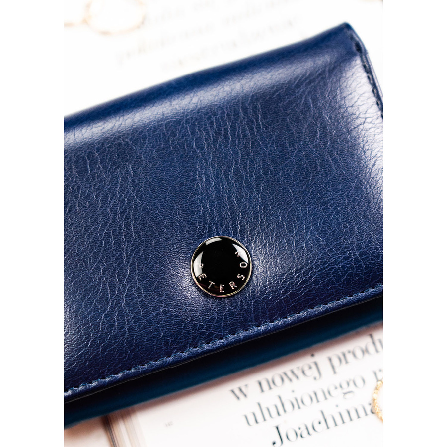 Poziomy portfel damski ze skóry naturalnej i ekologicznej w granatowym kolorze z systemem RFID - Peterson