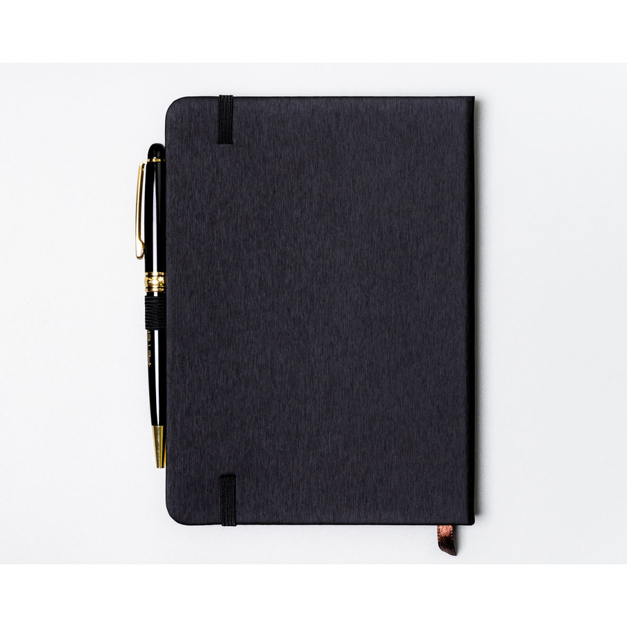 Czarny notes w formacie B6 zadrukowany w linie, wyposażony w gumkę zamykającą - Peterson