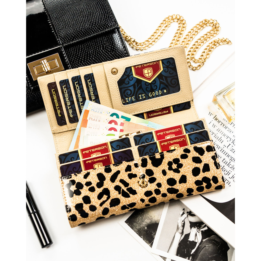 Duży portfel damski ze skóry ekologicznej i naturalnej w złotym kolorze zamykany zatrzaskiem - Peterson