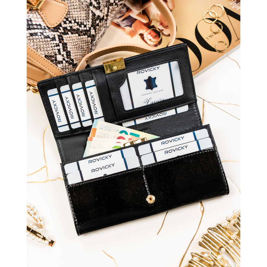 Duży, skórzany portfel damski w czarnym kolorze zamykany na zatrzask - Rovicky