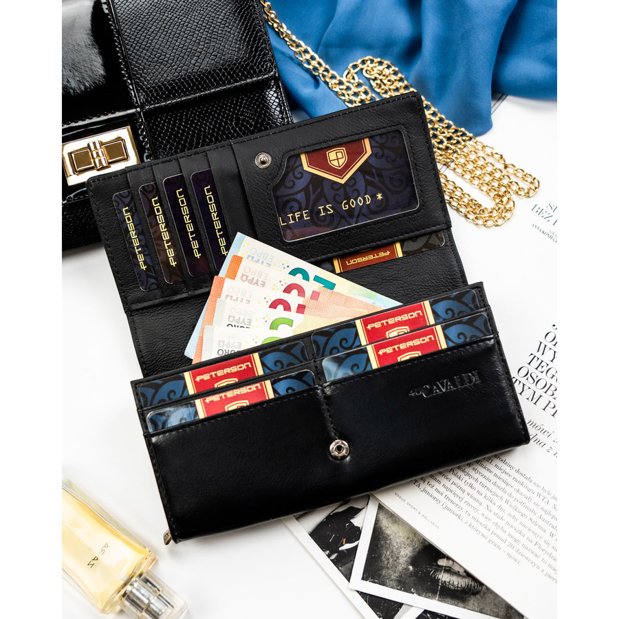 Duży, czarny portfel damski ze skóry naturalnej i ekologicznej, pokryty wzorem imitującym skórę krokodyla - 4U Cavaldi