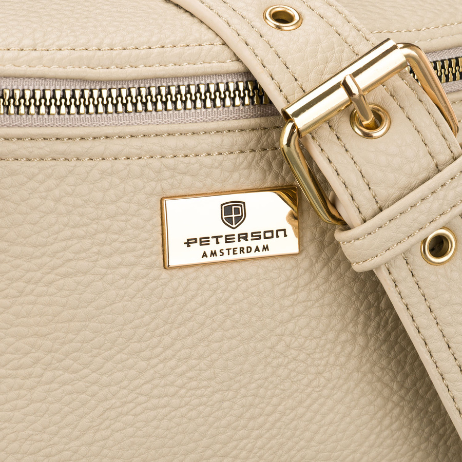 Beżowa saszetka damska ze skóry ekologicznej zamykana suwakiem, zawieszona na regulowanym pasku - Peterson