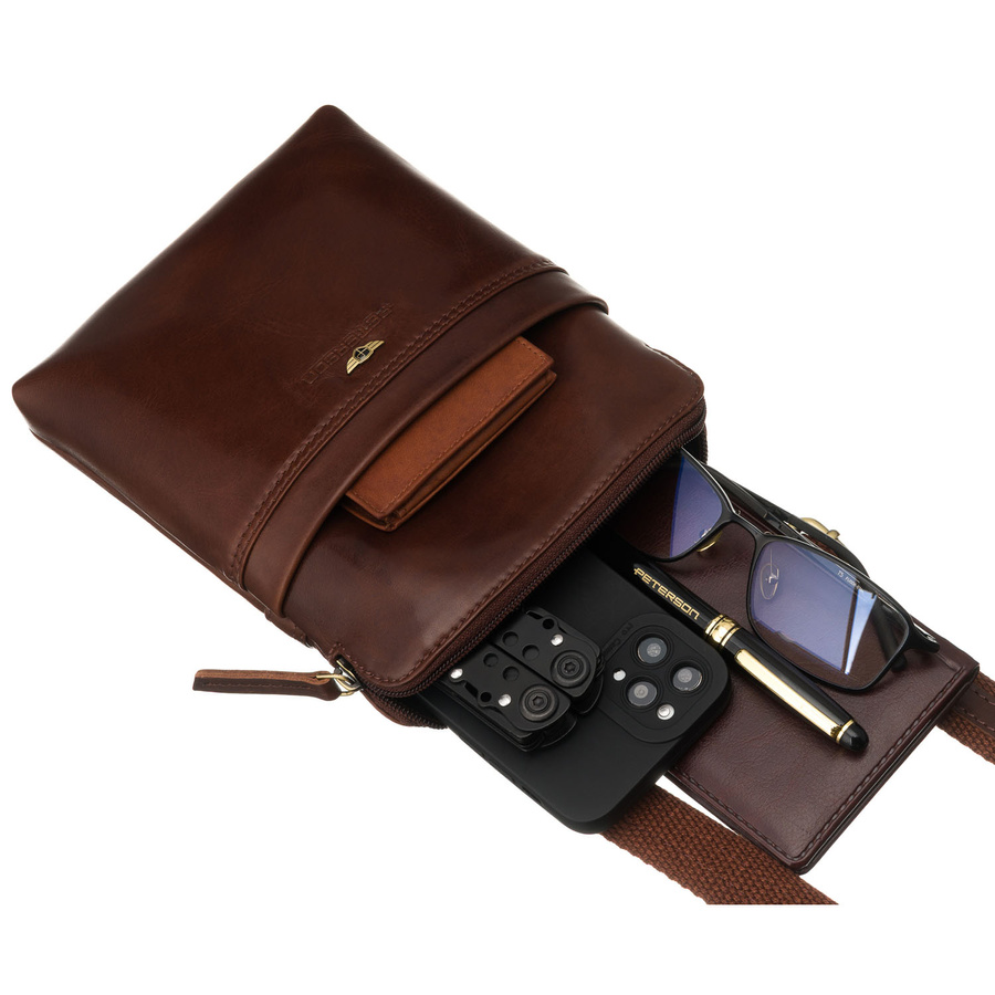 Brązowa, praktyczna listonoszka męska ze skóry naturalnej z kieszeniami zewnętrznymi i etui w zestawie - Peterson