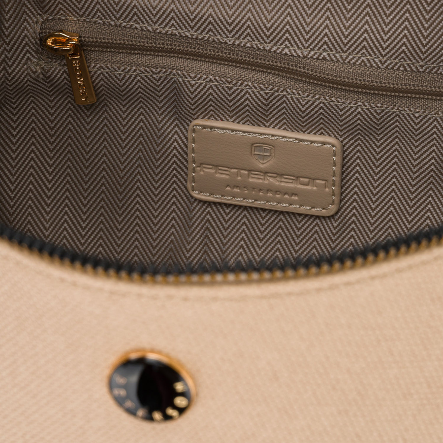 Beżowa saszetka damska zamykana suwakiem i zawieszona na regulowanym pasku - Peterson