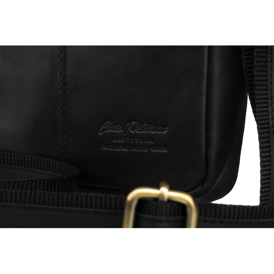 Klasyczna skórzana listonoszka męska w czarnym kolorze z kieszonkami i etui - Peterson