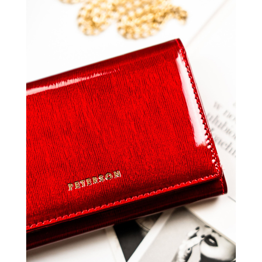 Lakierowany, czerwony portfel damski zamykany na zatrzask - Peterson