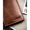Pionowy, skórzany portfel męski w brązowym kolorze bez zapięcia zewnętrznego - Peterson