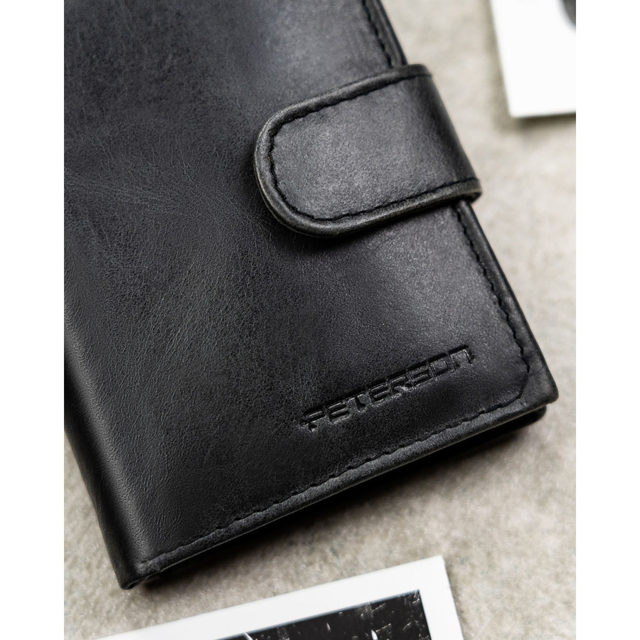 Czarny portfel męski ze skóry naturalnej wyposażony w system RFID, zamykany zatrzaskiem - Peterson